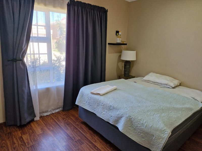 To Let 2 Bedroom Property for Rent in Heiderand Western Cape
